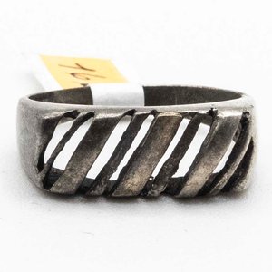 Lote siguiente: Anillo de Plata 925 con Diseño Rayado
