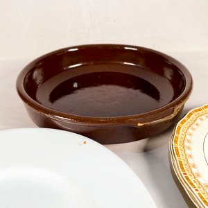 Fuente y Platos de Porcelana y Cerámica con Diseños Florales y Dorados - imagen 4