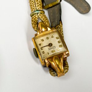 Lote de Cuatro Relojes Antiguos de Pulsera para Dama y Caballero - imagen 6