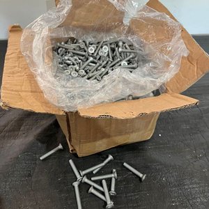 Caja de Tornillos Metálicos de 5cm y 17.9 Kg - imagen 1