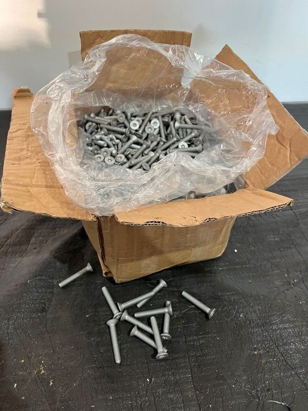Caja de Tornillos Metálicos de 5cm y 17.9 Kg