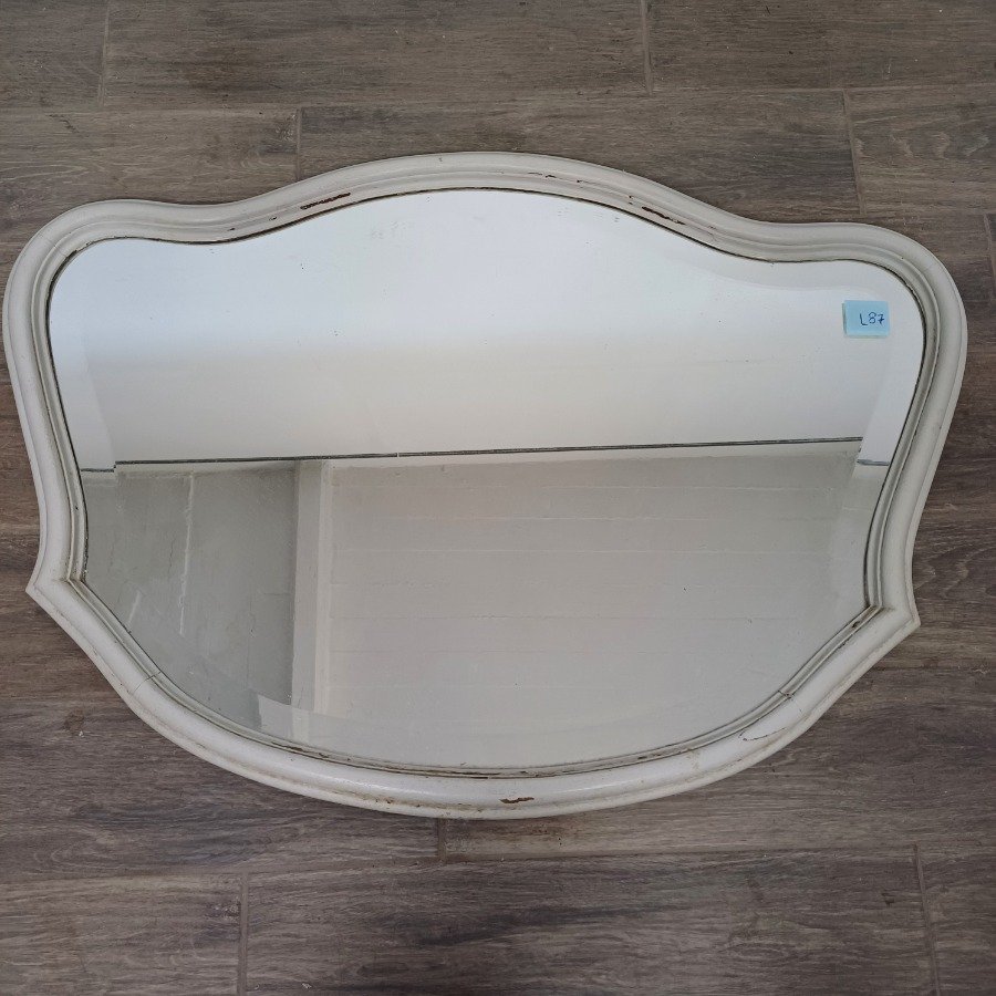Lote siguiente: Espejo biselado de madera maciza 96cm x 68cm