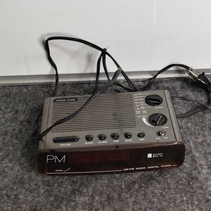Radio Reloj Digital AM/FM General Sound con Alarma - imagen 2