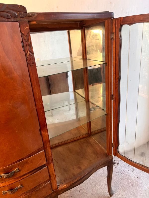 Muebles de lujo con detalles ornamentales y hardware de bronce - imagen 7