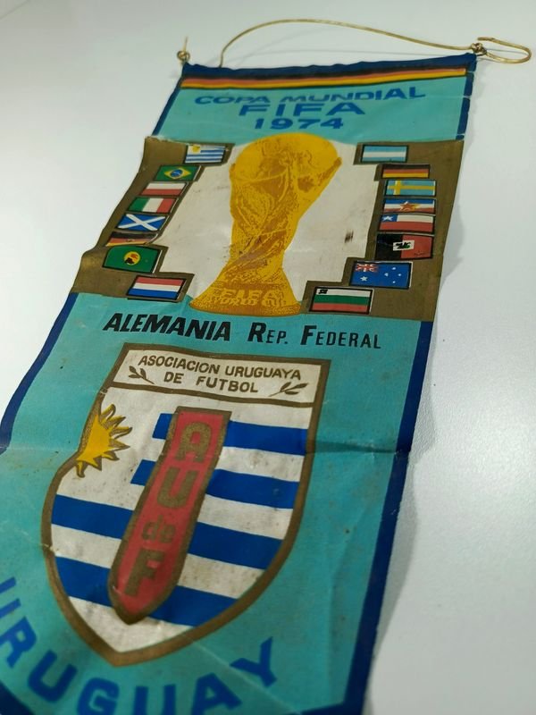 Banderín de la Copa Mundial FIFA de 1974 - Uruguay - imagen 4
