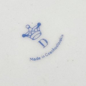 Dos Piezas de Porcelana Checa con Decoración Floral: Centro y Bandeja Redonda - imagen 7