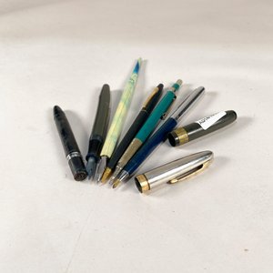 Lote de 6 Utensilios de Escritura: Pluma Fuente, Bolígrafos y Lápiz Mecánico - imagen 1