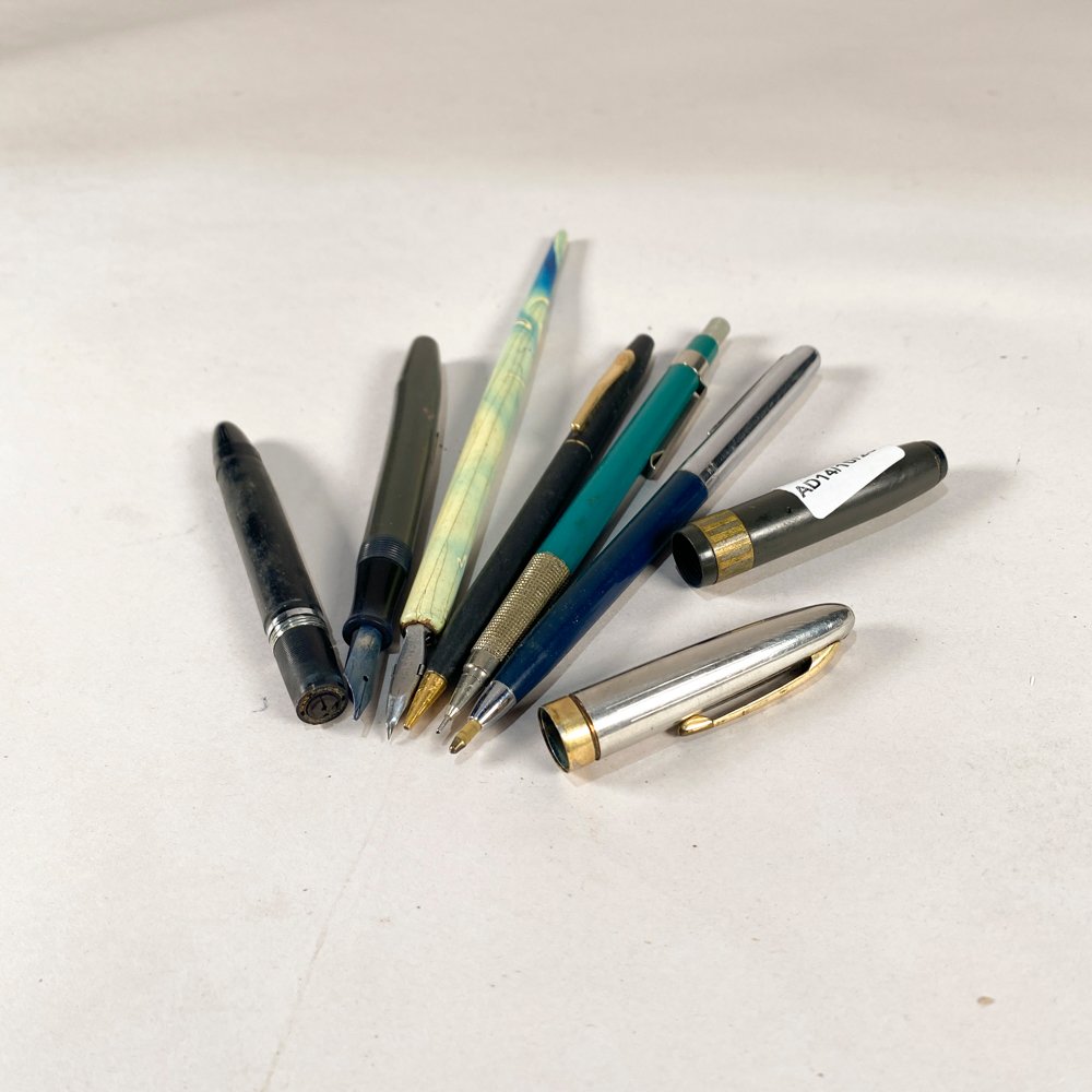 Lote de 6 Utensilios de Escritura: Pluma Fuente, Bolígrafos y Lápiz Mecánico