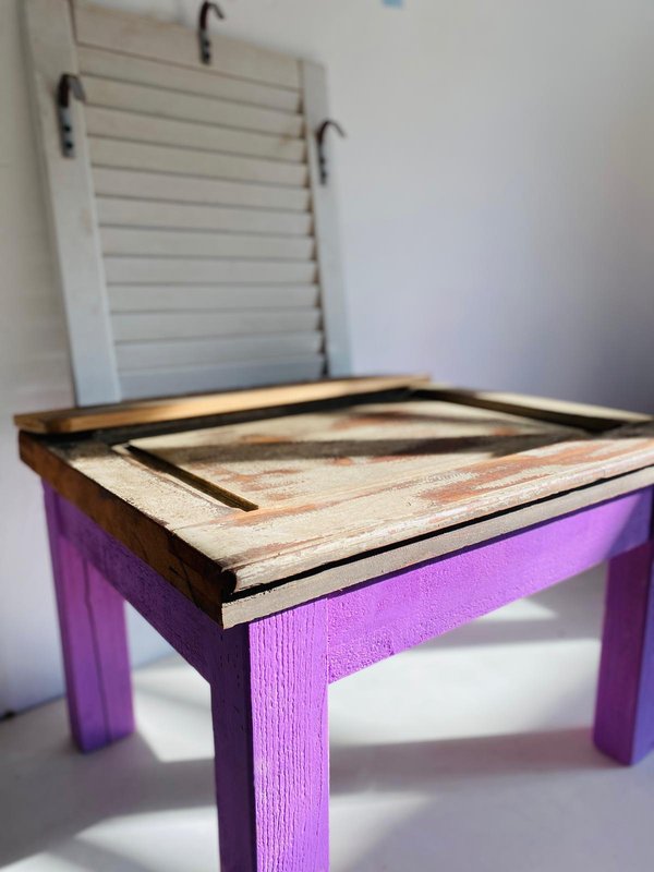 Perchero rústico y mesa ratona en madera para decorar tu hogar - imagen 3