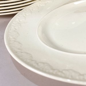 Juego de Vajilla de Loza Beige Wedgwood Etruria - Fuente Oval y Platos - imagen 2