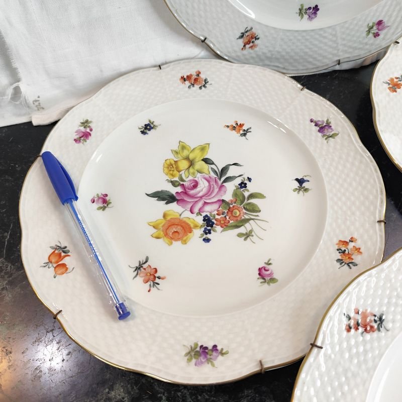 Platos de porcelana HEREND #527 húngaros floreados en excelente estado - imagen 5