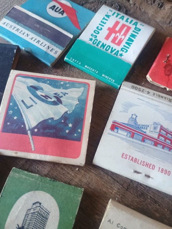 Colección de cajas y libros en buen estado - imagen 4