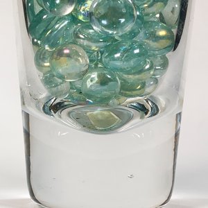 Florero Cónico de Cristal con Almendras de Vidrio Decorativas - imagen 2