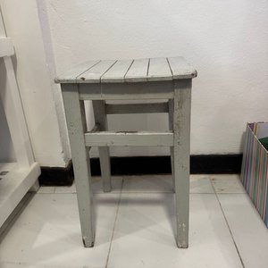 Taburete de Madera Pintado en Gris - imagen 1