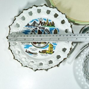 Lote de 3 Platos Decorativos Vintage y Cuchara con Sellos - imagen 1