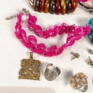 Lote de Bijouterie Variada: Collares, Pulseras y Caravanas - imagen 2