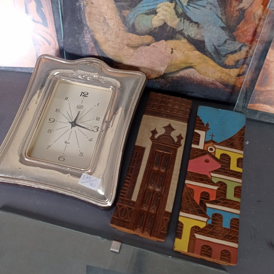 Colección de arte y relojes en madera y vidrio - imagen 3