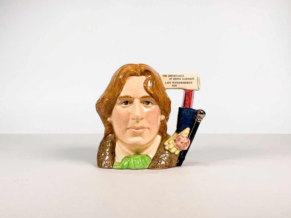 Lote anterior: Jarra inglesa Royal Doulton con motivo de Oscar Wilde