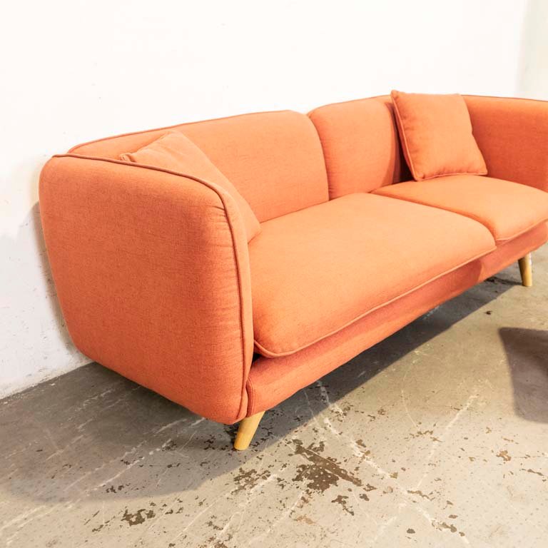 Sofá de dos cuerpos y banqueta para decorar tu hogar - imagen 2