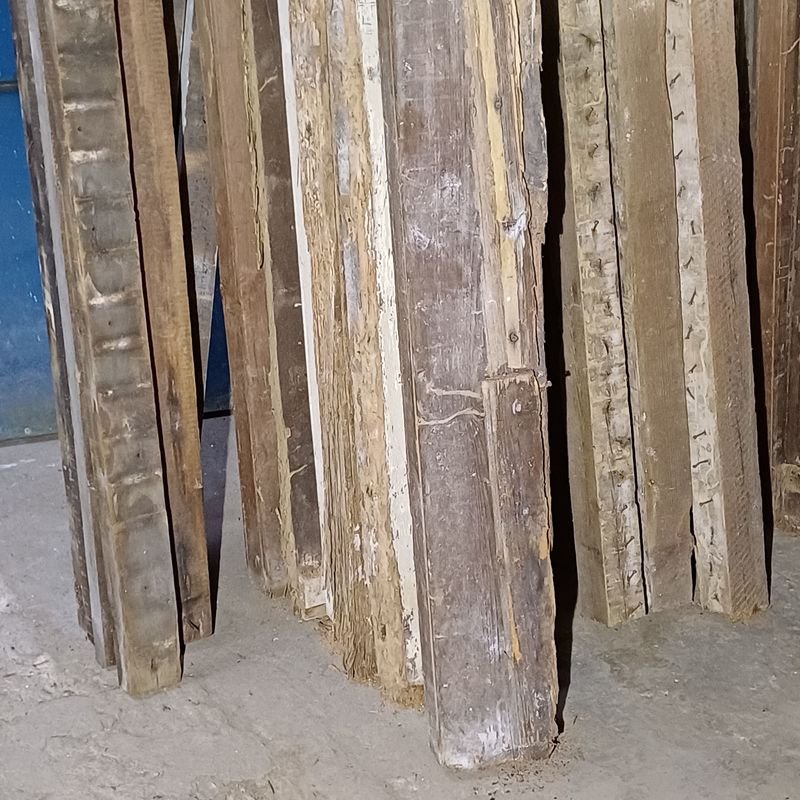 Seis tirantes de pinotea con rastros de polilla para venta - imagen 5