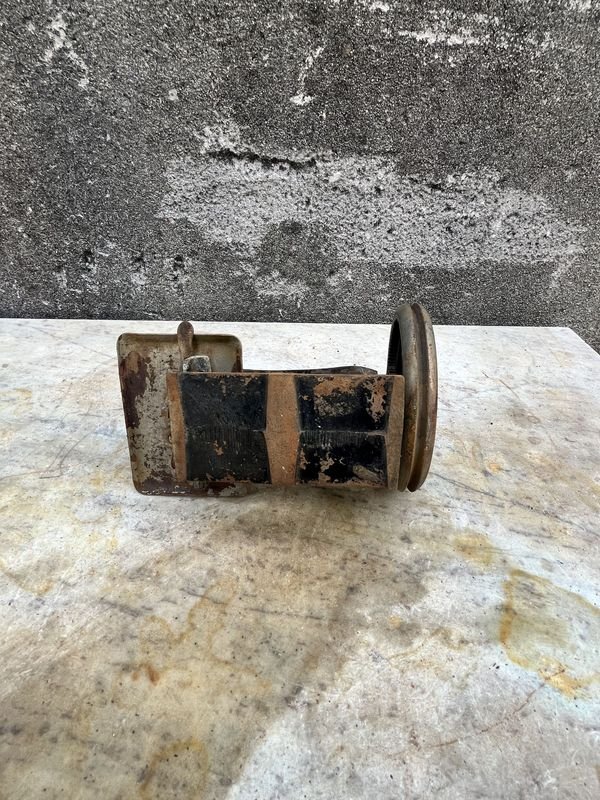 Antigua máquina de coser para la venta - imagen 3