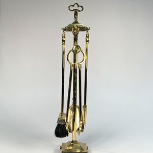 Lote siguiente: Juego de herramientas para chimenea de bronce con soporte
