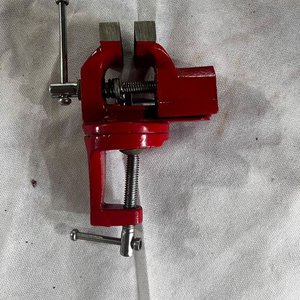 Morsa de Mesa Roja Pequeña - imagen 2