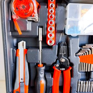 Set de 58 Herramientas Eléctricas y Manuales en Valija - imagen 4