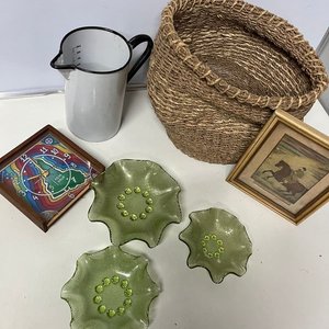 Lote de 7 piezas: 3 centros de mesa verdes, reloj, jarra, cuadro y canasto - imagen 5