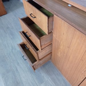 Mueble de madera en dos tramos con cajones y puertas - imagen 8