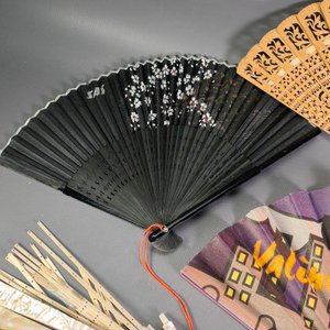 Lote de Abanicos Variados: Madera, Encaje y Decorados - imagen 7