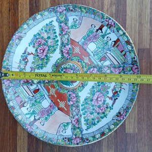 Tres Platos Decorativos Orientales: Dos Estilo Rosa Cantón y Uno Azul y Blanco con Oro - imagen 10