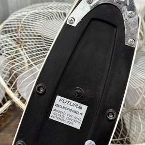 Par de Ventiladores de Pie Futura Blancos con Aspas Grises - imagen 8