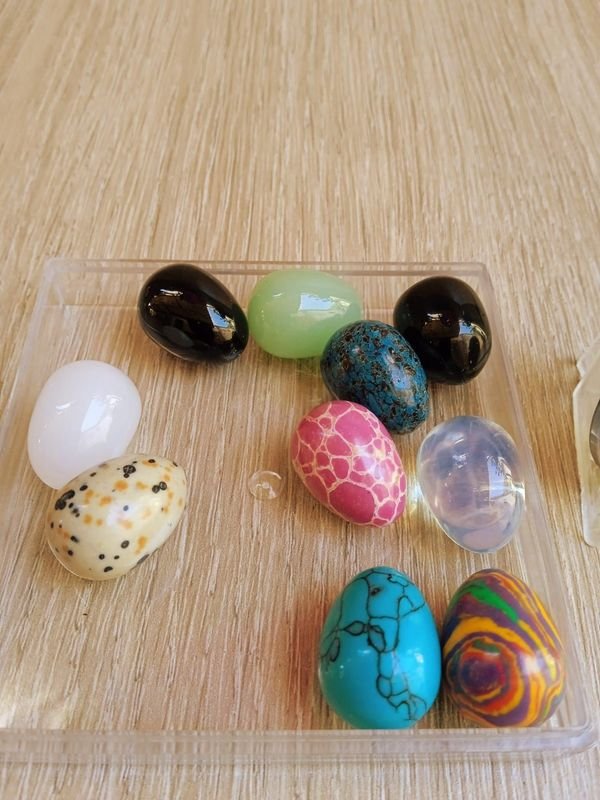 Lotes de huevos en cristal y piedras - imagen 2