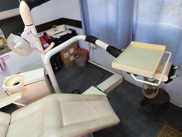 Silla de masaje relajante con piezas ajustables y contenedor de bebida - imagen 19