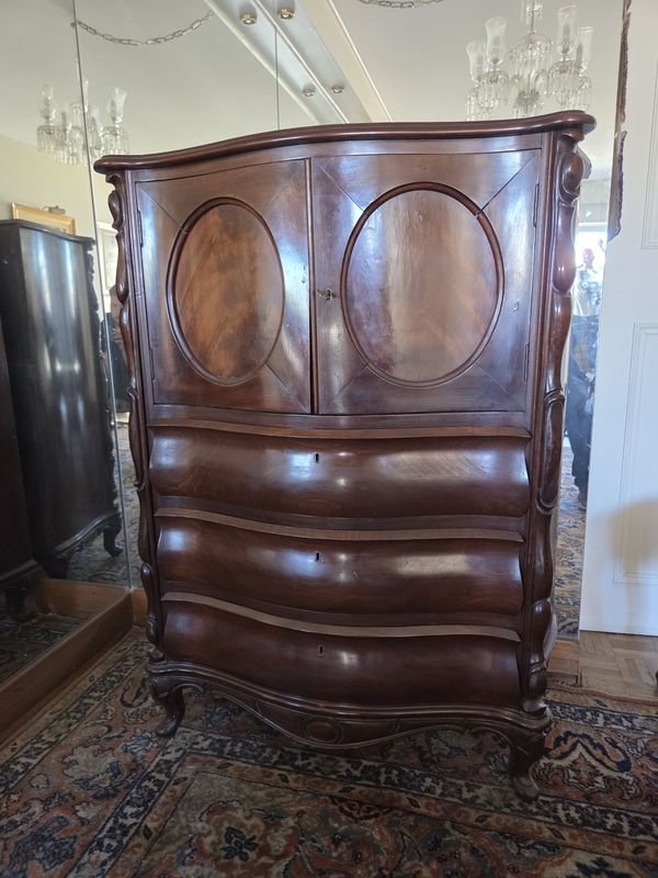 Lote anterior: Aparador Victoriano en Caoba de Excelente Estado