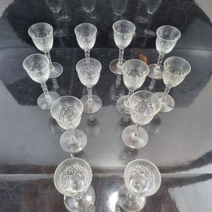 L 278 - 12 Piezas - Set de 12 copitas antiguas de licor en cristal tallado, ideales para servir digestivos o aperitivos con un toque de distinción en cualquier ocasión (Altura 7.5 cm) - imagen 4
