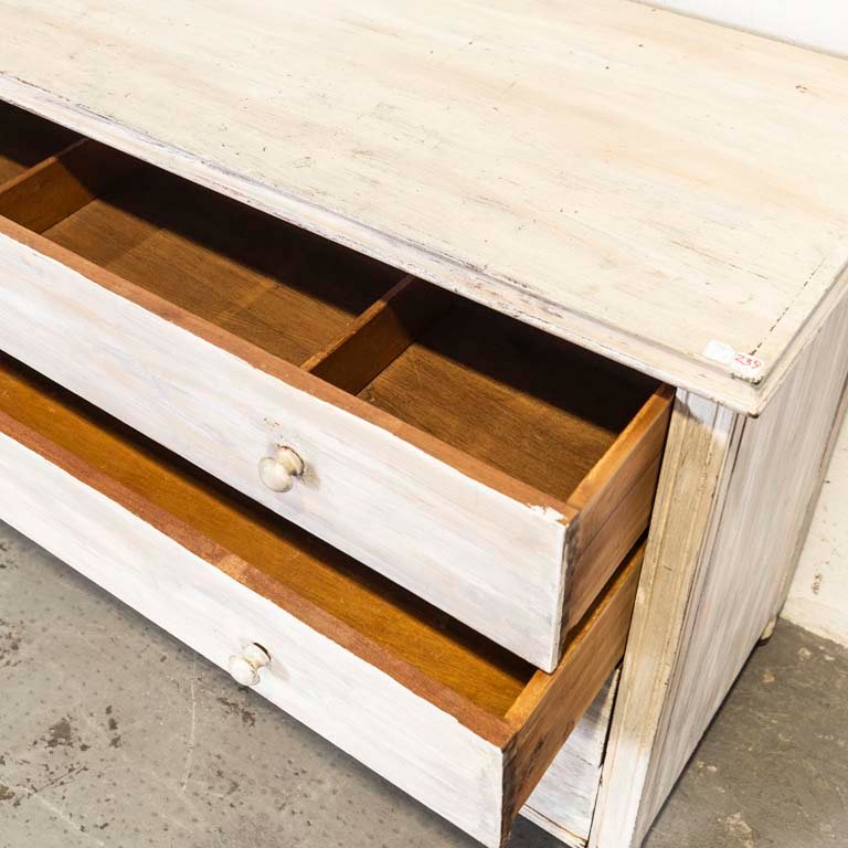 Cómoda con cuatro cajones en madera patinada - imagen 3