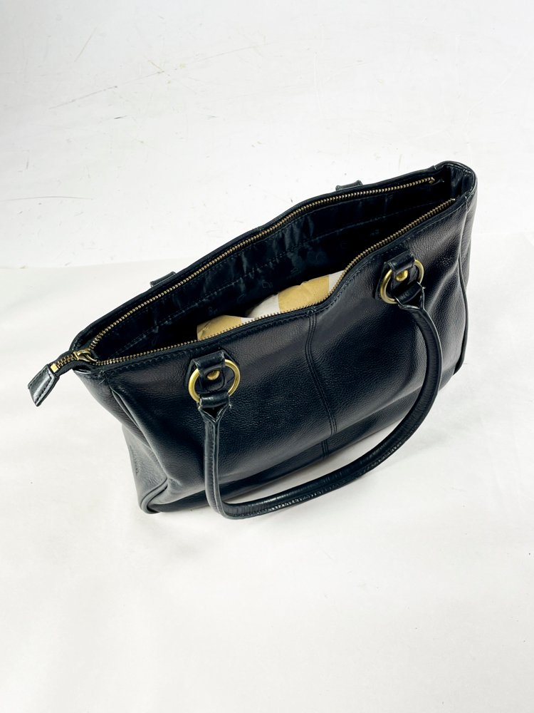 Cartera negra de cuero con hardware dorado - imagen 3