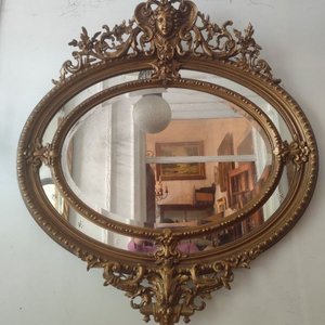 Espejo Oval Estilo Napoleón III Dorado con Adornos Florales y Rostro - imagen 1