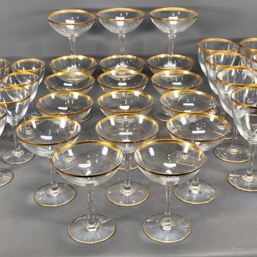 Juego de copas de cristal con bordes dorados - imagen 4
