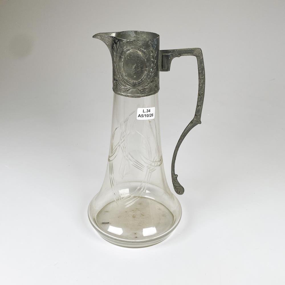 Jarra de cristal tallada con virola metal, altura 27 cm