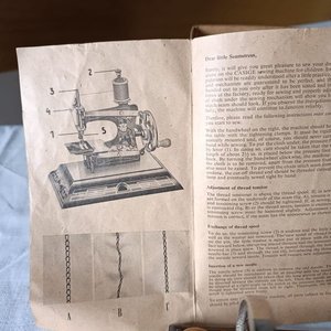 Máquina de Coser Juguete Vintage Casige Alemana con Caja y Manual - imagen 7