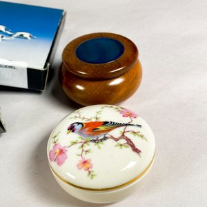 Lote de 12 Piezas: Pastilleros, Estuche Pierre Cardin y Tarjeteros Vintage con Diseño de Tortugas - imagen 6