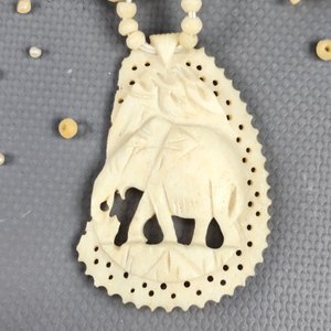Dos collares: Perlas barrocas y marfil africano tallado, ambos averiados - imagen 4