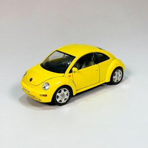 Lote siguiente: Maqueta Burago Volkswagen New Beetle 1998 Amarillo 22cm