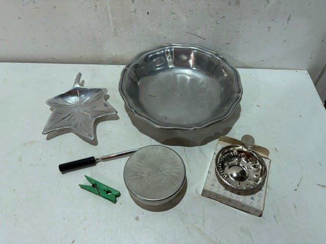 Fuente de Peltre y Set de Accesorios Decorativos