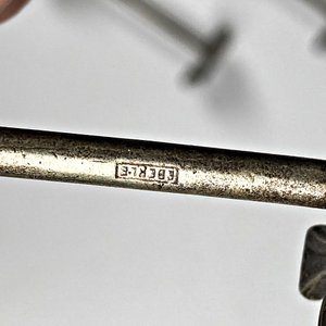 Juego de 5 Posa Cubiertos de Metal Blanco con Diseño de Pica - imagen 5