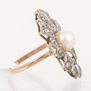 Anillo de Oro 18k con Perla Central y Detalles de Brillantes - imagen 2