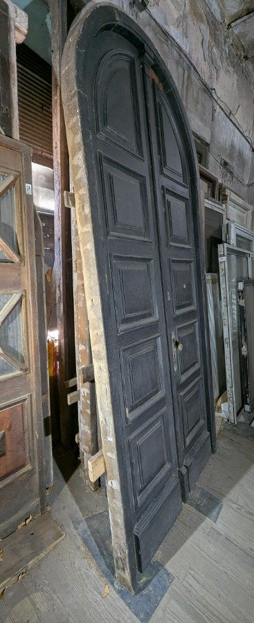 Puerta arqueada de madera con panelado en cedro y marco de pinotea - imagen 7
